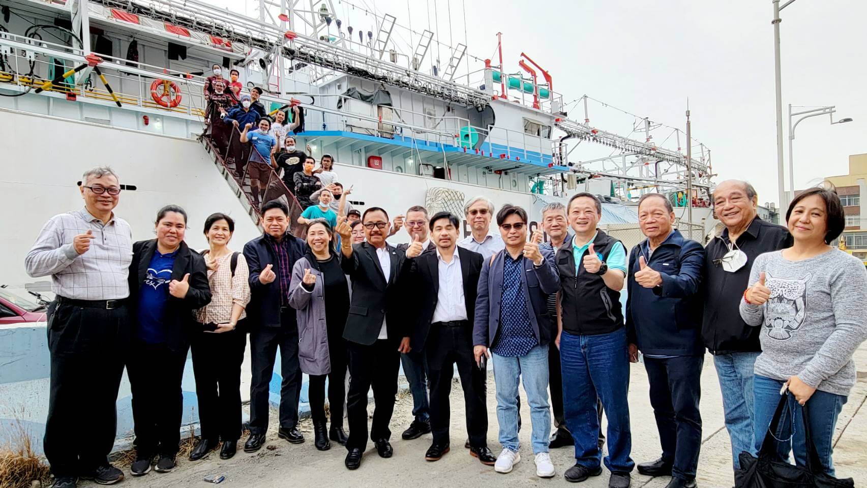 112年2月20日海外移工福利保護局Overseas Workers Welfare Administration(OWWA)來訪前鎮漁港關懷菲律賓船員